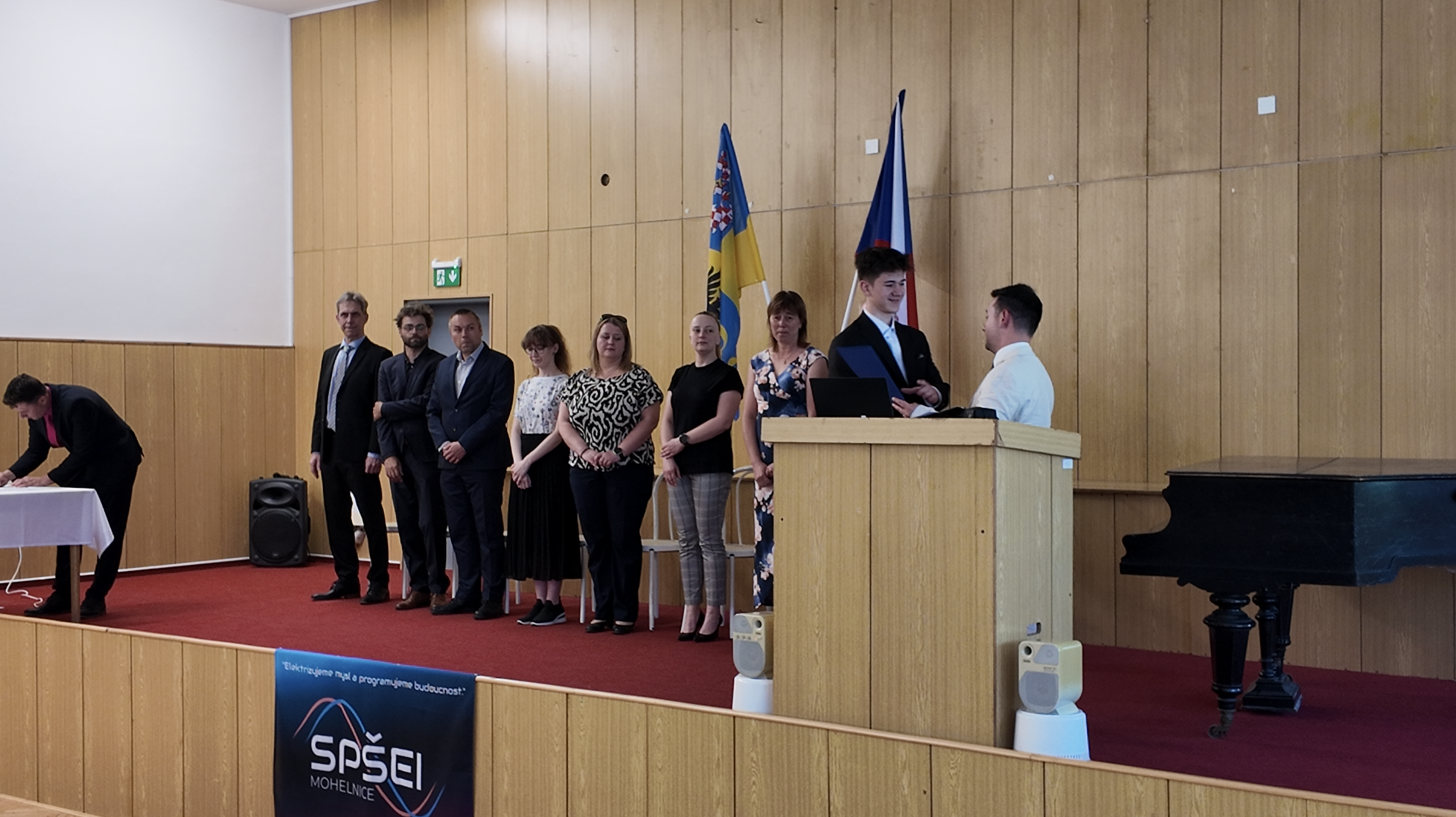 Absolventi 4.C úspěšně završili studium